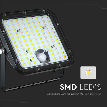 Projecteur LED solaire 4800 lm, télécommande, détecteur de mouvement